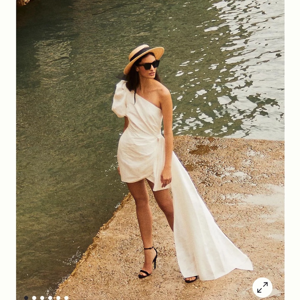 BRAND NEW short wedding dress. Sachin and Babi purchased through Anthropologie